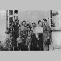 094-0154 Familienmitglieder der Fam. Johann Alex im Jahre 1944.jpg